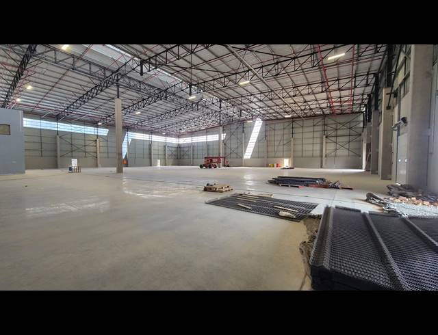 3,651M² WAREHOUSE TO LET IN JET PARK